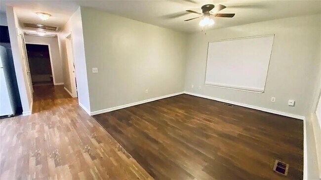 Foto del edificio - 1600 E 5th St