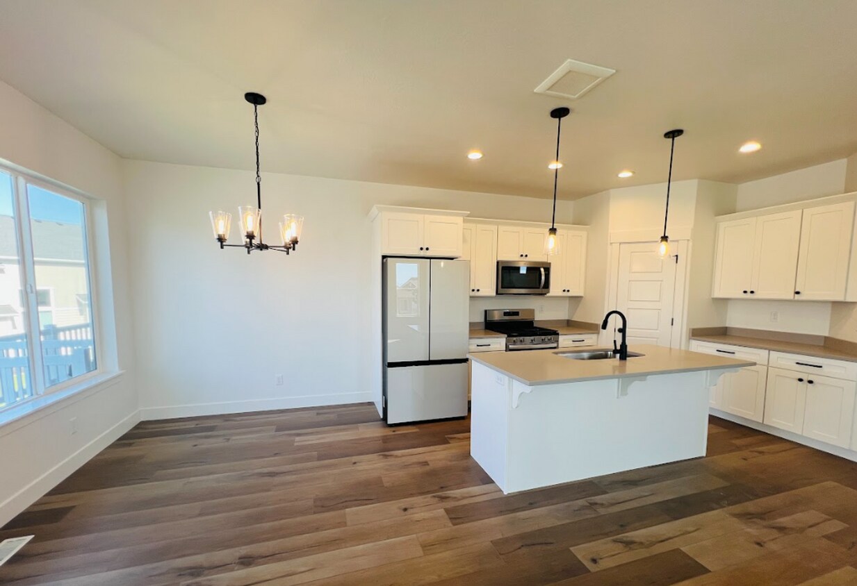 Primary Photo - 1051 N Freeman Dr