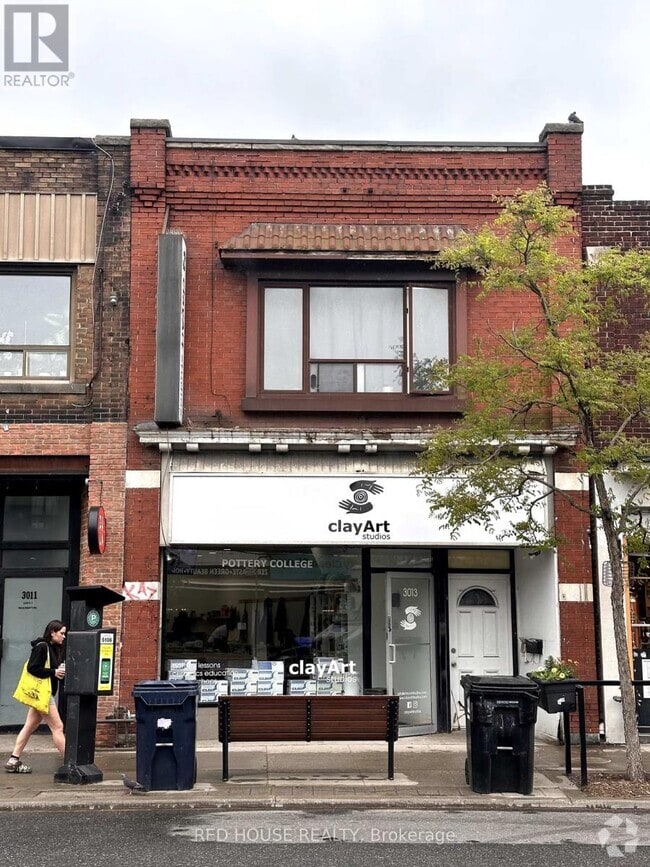 Building Photo - 3013 Dundas St W
