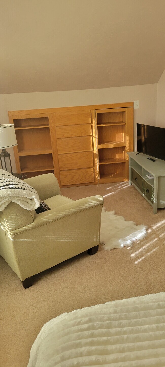 Foto del edificio - 1055 NE Grandview Dr