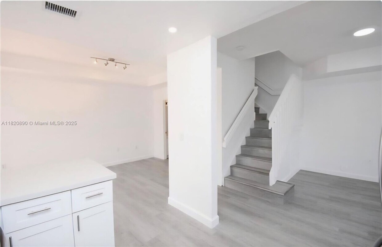 Building Photo - 8635 SW 152nd Ave