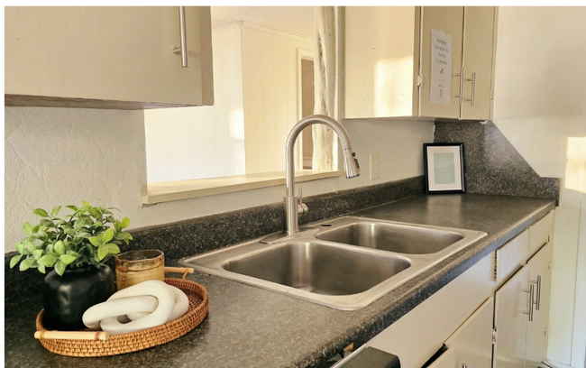 Foto del edificio - 2115 Chapman St