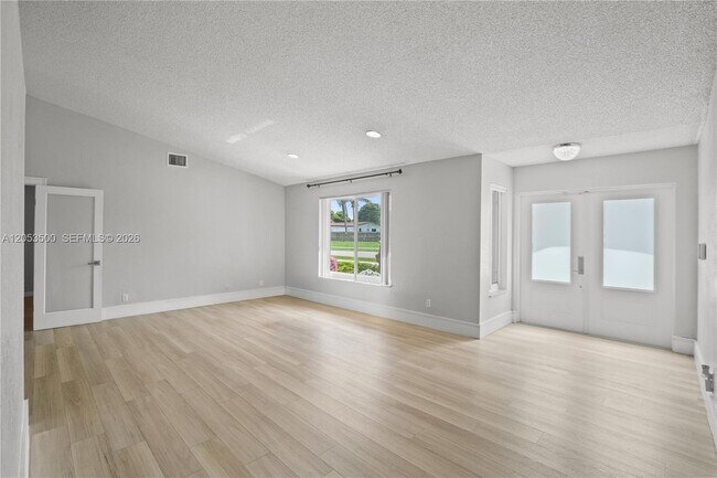 Foto del edificio - 4040 NE 6th Ave