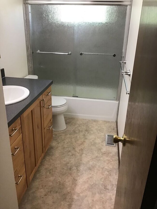 Foto del edificio - 2 Bedroom Duplex-Walking Distance to Mckee...