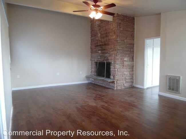 Building Photo - 301 E Heintz St