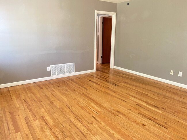 Building Photo - Spectacular Home With Classic Flair Locate...