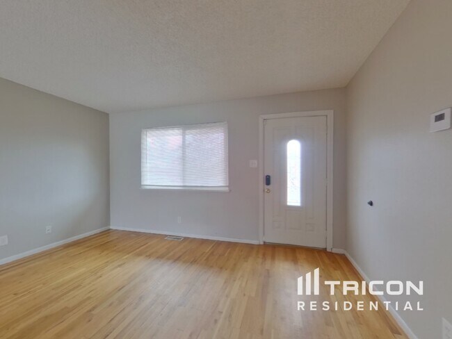 Building Photo - 3459 Rauscher Dr