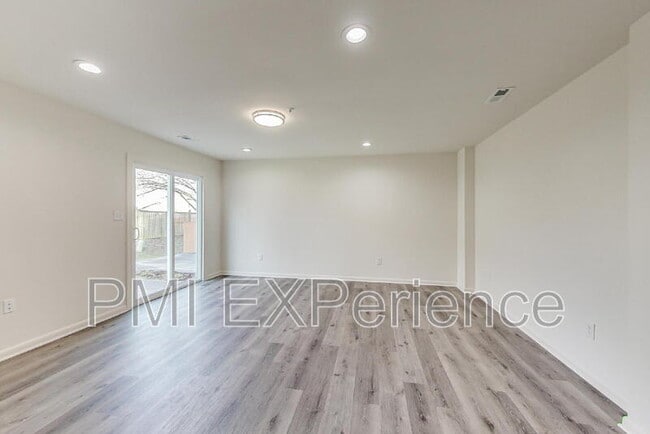 Foto del edificio - 9010 Hardesty Dr