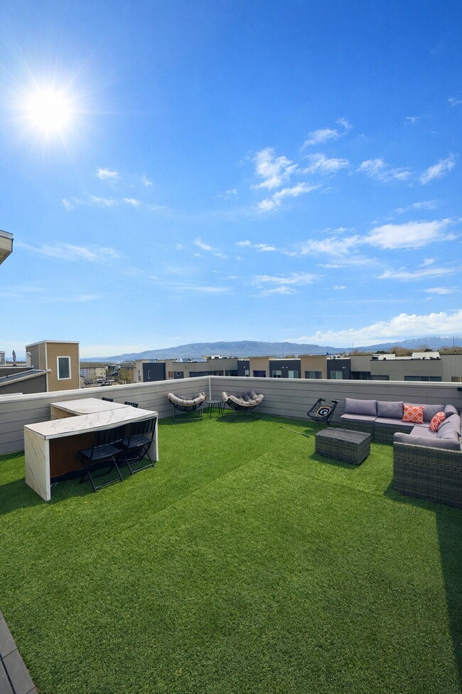 Building Photo - "Spacious 4-Bed Townhouse with Scenic Views & Rooftop Patio in American Fork!"