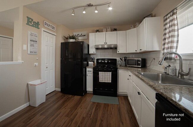 Foto del edificio - 5140 Mayweed Ct