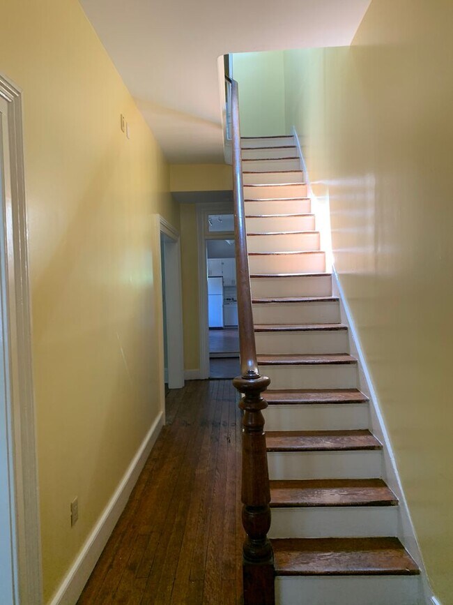Foto del edificio - Spacious 2-Story Home In Historic Church H...