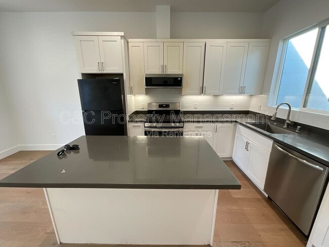 Photo - 182 Los Olivos Ave House