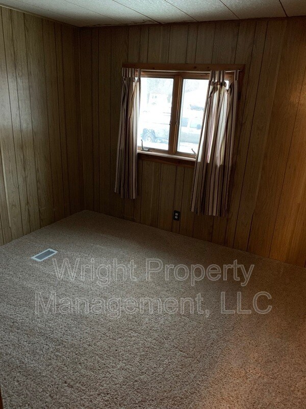 212 NE 3rd St, Eagle Grove, IA 50533 House Rental in Eagle Grove, IA