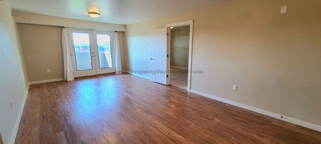 Foto del edificio - Spacious 3 bed /2 Bath Condo at Ferguson F...