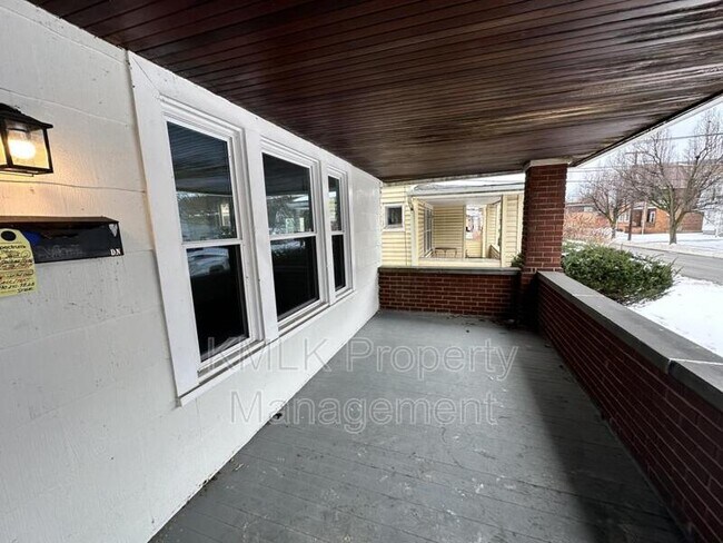Building Photo - 15714 Huntmere Ave