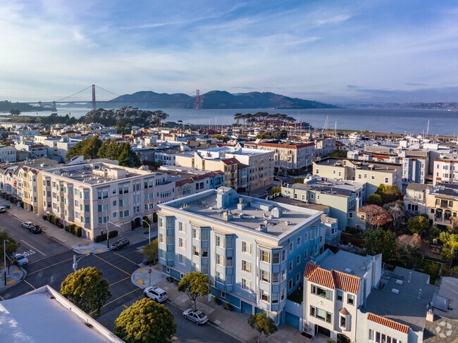 Proximity to Golden Gate Bridge - 3700 Divisadero St