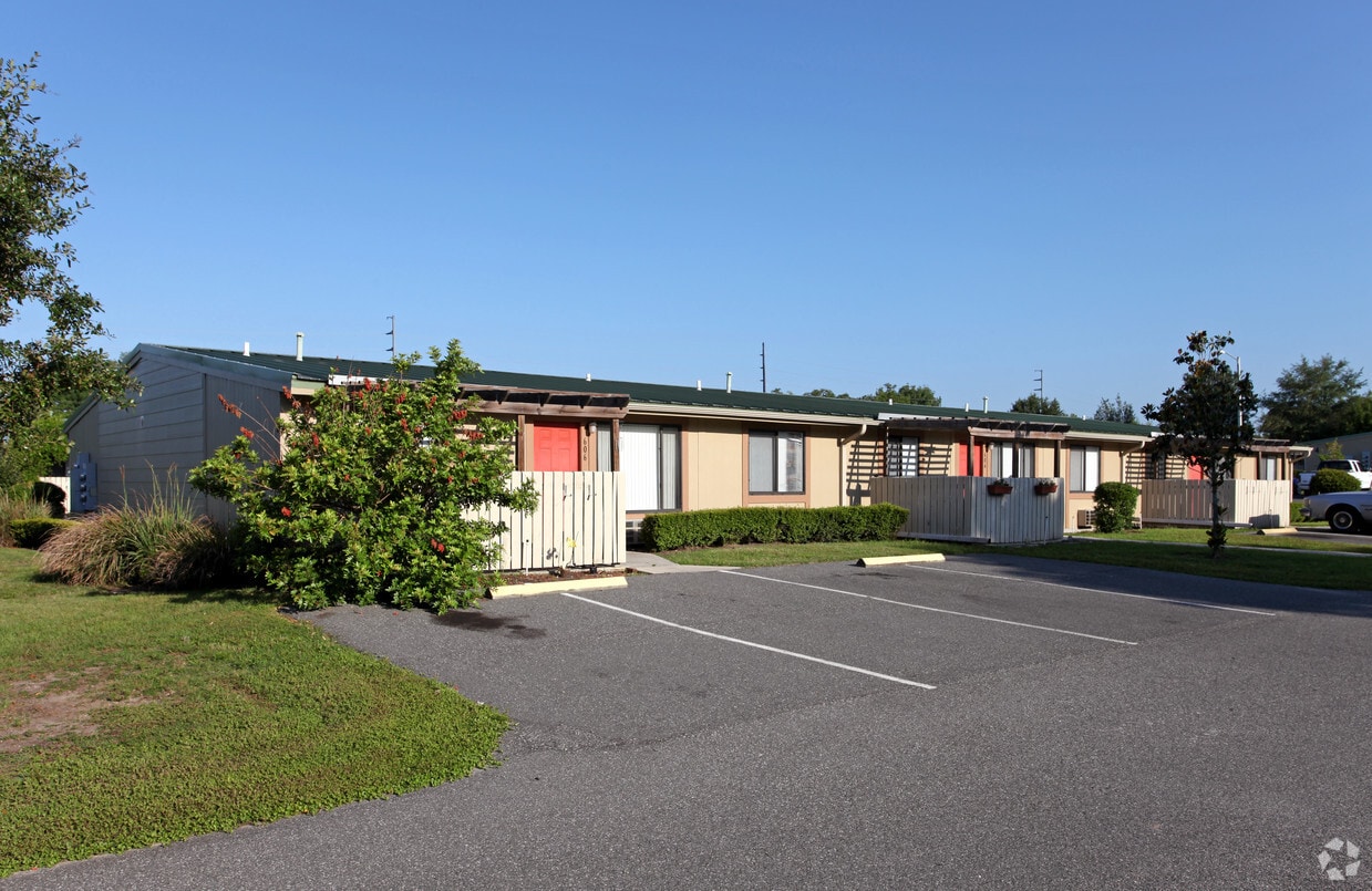 Lyn Terrace Apartments in Eustis, FL