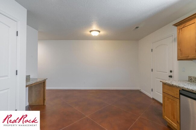 Foto del edificio - DOG-FRIENDLY 3 Bedroom Townhome with INTERNET INCLUDED!