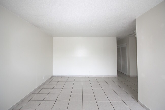 Foto del edificio - 4211 S Olive Ave
