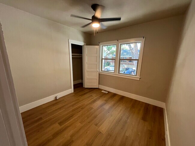 Foto del edificio - 1133 S McClelland St