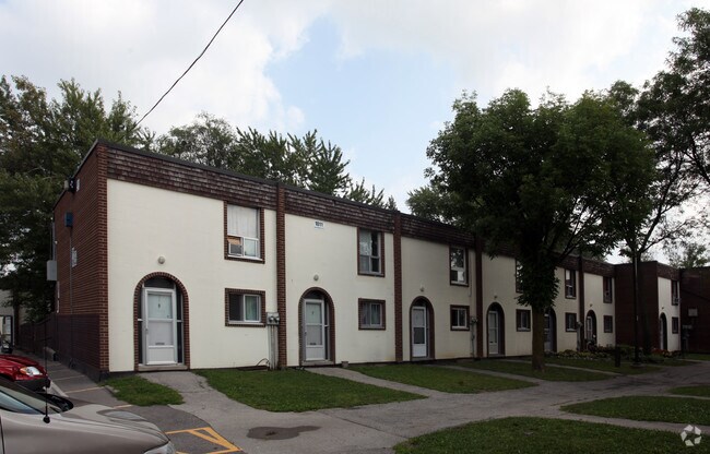 Foto principal - 1801-1803 Martin Grove Rd