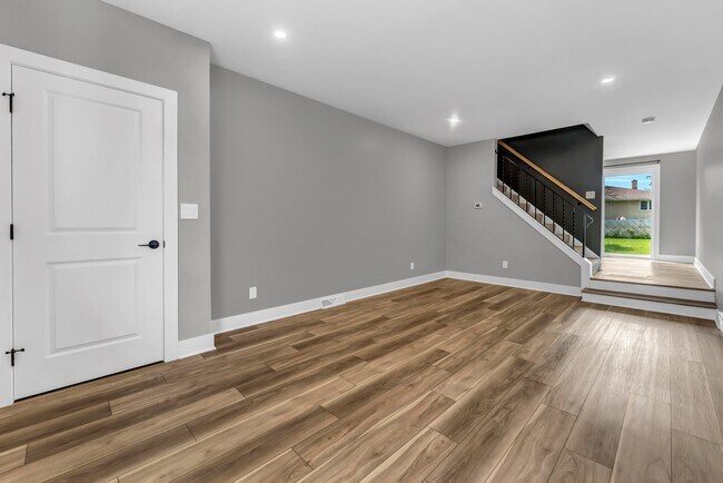 Building Photo - 52 Sebring Dr