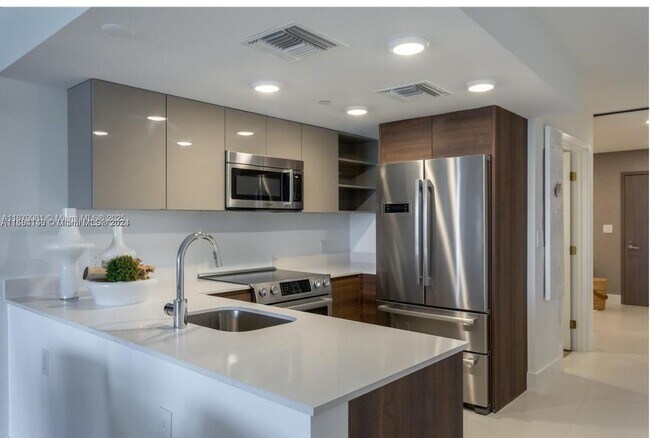 Foto del edificio - 9261 E Bay Harbor Dr