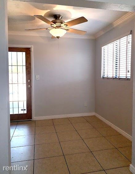 Building Photo - 3 br, 1 bath House - 4655 E 14th St