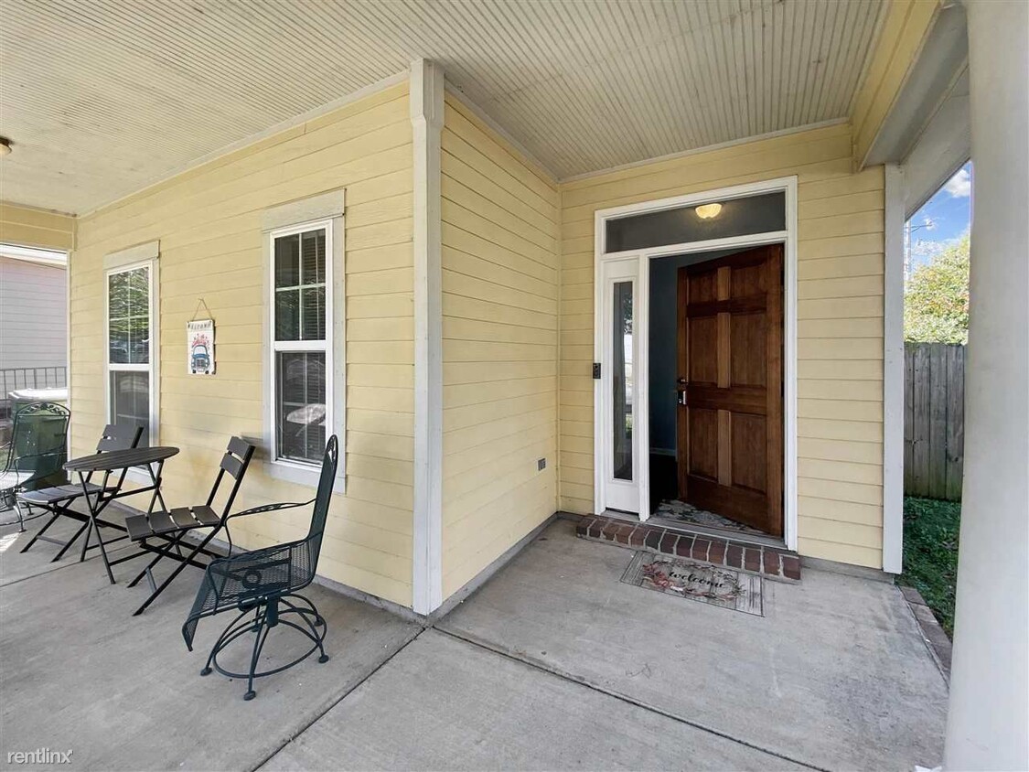 Primary Photo - 2 br, 1.5 bath House - 215 Looney Ave
