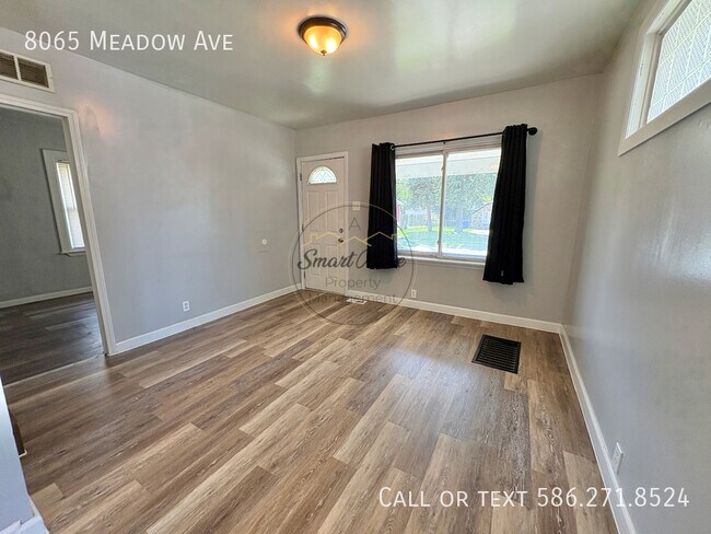 Foto del edificio - 8065 Meadow Ave