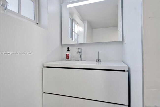 Foto del edificio - 1904 SW 28th St