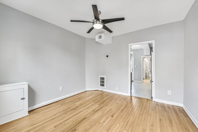 Foto del edificio - Available Now! 2 Bed / 1 Bath Rowhouse in ...