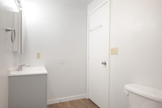 Building Photo - Yakima M.F. LLC