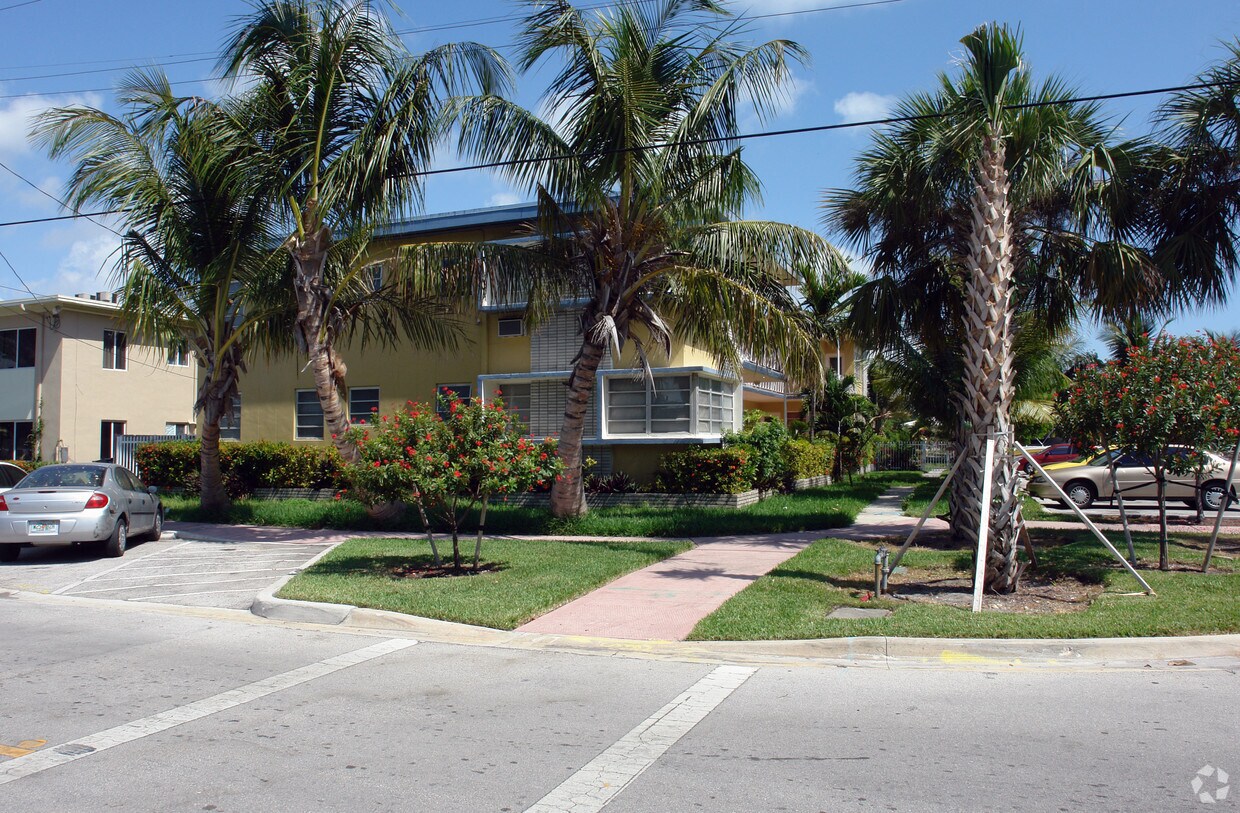 Building Photo - 1905 Calais Dr