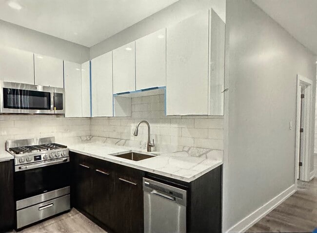 Building Photo - 1908 W Morse Ave