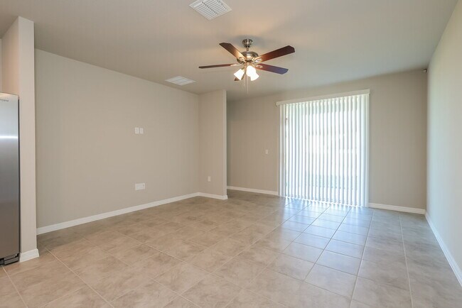 Foto del edificio - 453 Sun Warbler Wy
