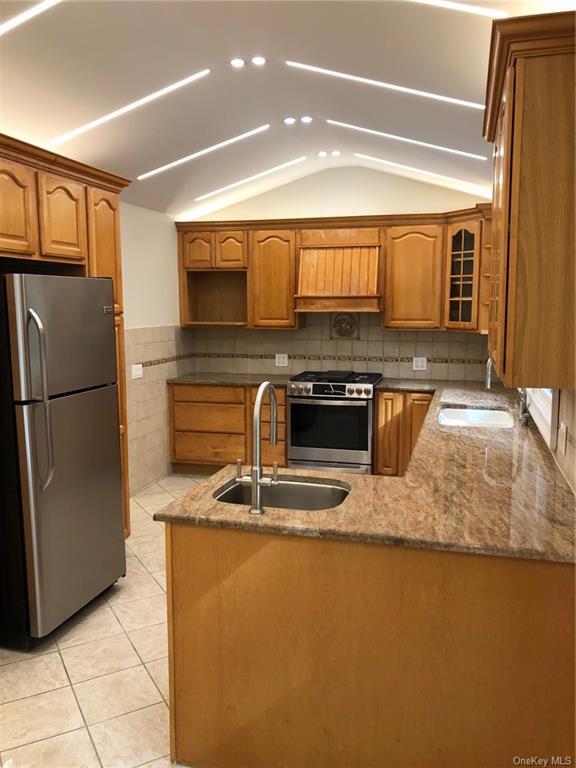 Building Photo - 14 Stoneham Ln