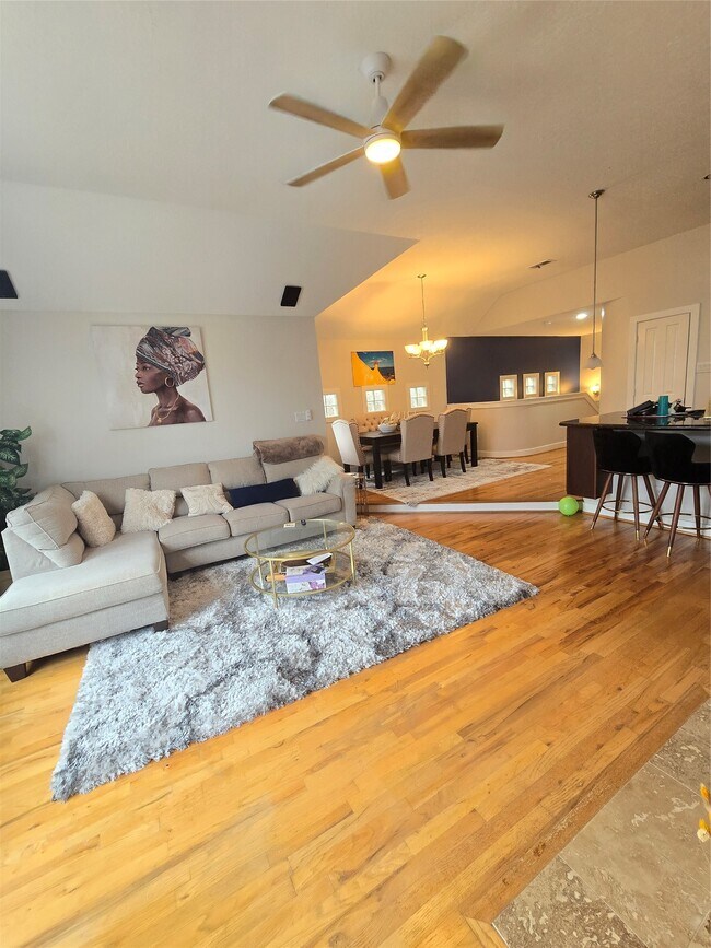 Foto del edificio - 5119 Oasis Park Ln