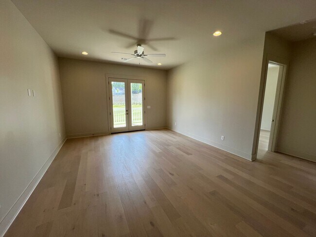 Photo - 3 Bed 3 Bath Flat Available Now! Apartment