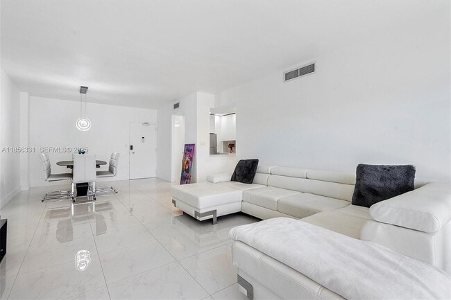 Foto del edificio - 1980 S Ocean Dr