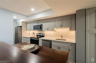Building Photo - 833 Meadowland Dr