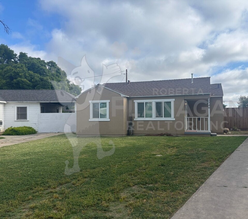 3 Bedroom/ 2 Bathroom Home - 3 Bedroom/ 2 Bathroom Home