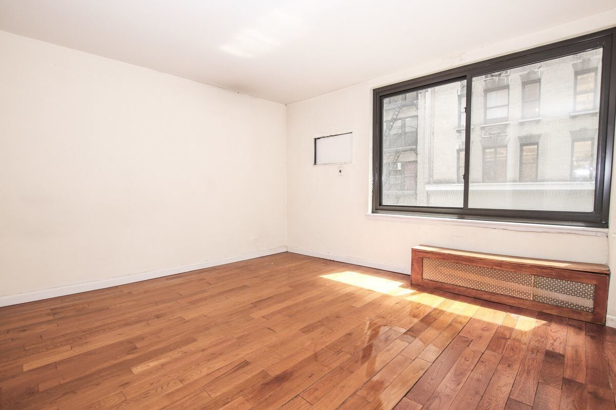 Primary Photo - 9 E 32nd