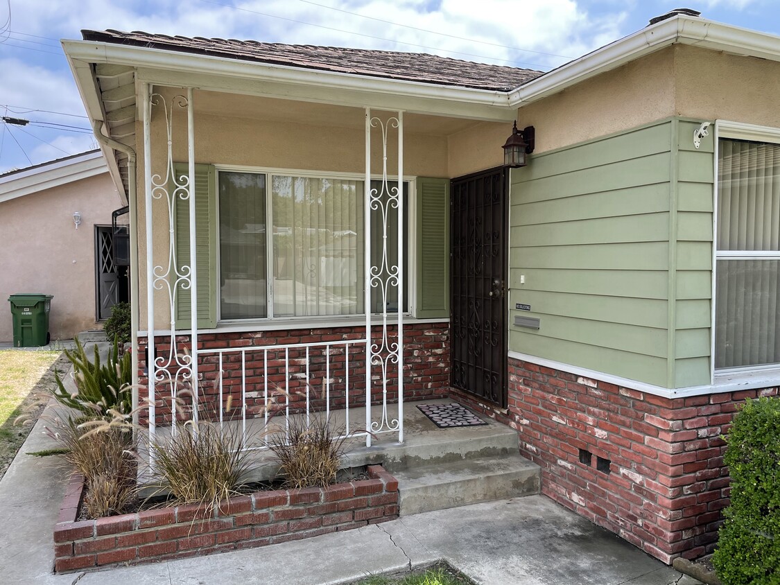 Primary Photo - 4458 Jasmine Ave