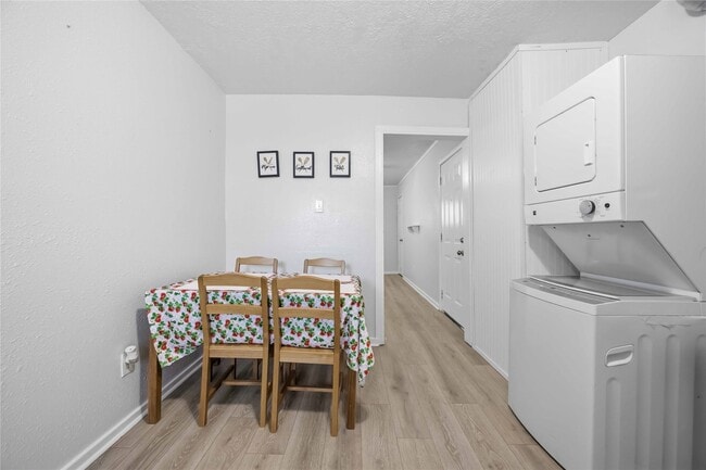 Foto del edificio - 6734 Burkett St.