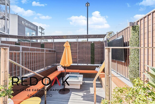 Foto del edificio - ~2 Months FREE~ Excellent Three Bedroom Fe...