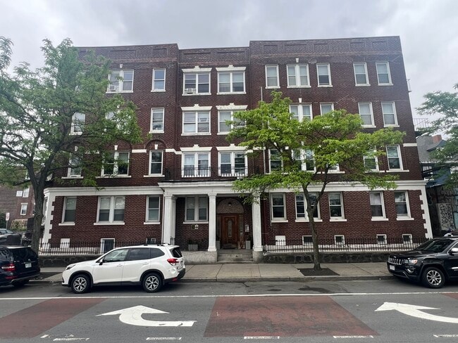 Building Photo - 178 Brighton Ave