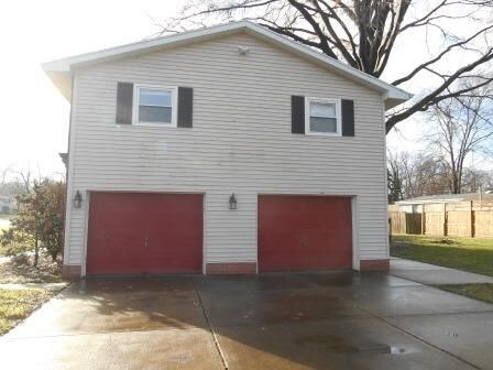 Building Photo - 3 Bedroom Home