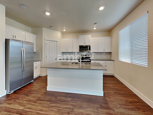 Foto del edificio - 4070 N Bold Stripe Ave