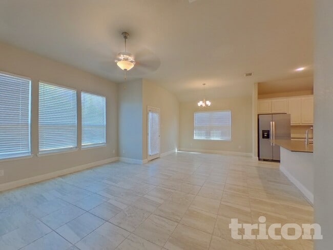 Building Photo - 1340 Beach Dr